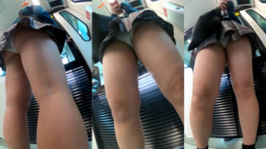 ド変態JK…短すぎ丸見え股間を接写地獄?