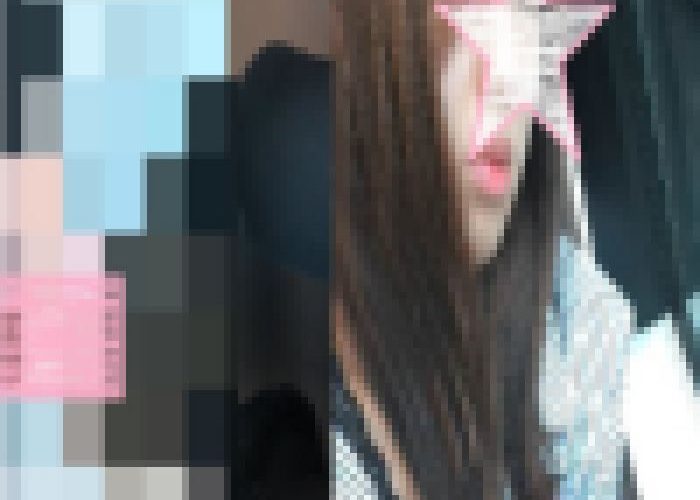 寝ている女子大生にチンコ露出【顔フェチ＆悪戯】