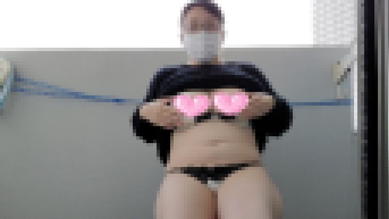 ?愛華の個人撮影?ベランダオナニーする人妻