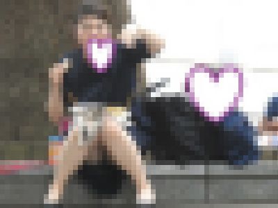 （ＦＨＤ）大変です！！食事に夢中になり、パンツが見えてますよ１９０