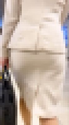 お姉さんの後ろ姿　７６　OL　巨尻　ベージュ　タイトスカート