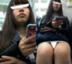 (電車対面）(顔出し)ミニタイトスカートで攻める女子大生さんの無防備な▼ぞーんを…超至近距離から観察しちゃいました!!