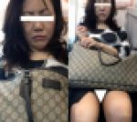 (電車対面）(顔出し)豊かにみのっちゃった○っぱいを強調…短いタイトスカートで攻める…熟な人妻さんを観察してみました!!
