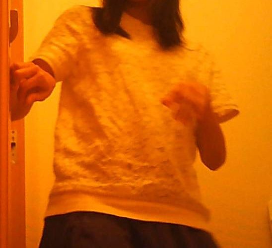 お尻丸見え　フロントのリボンもしっかり