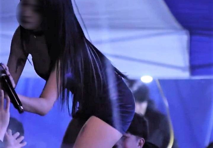 S級アイドルパンチラえぐり撮り