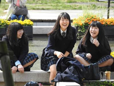 制服姿の女のコを撮影しました！！１９