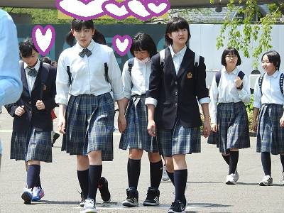 制服姿の女のコを撮影しました！！２０