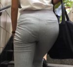 【2名・奇抜な衣装で見せるエロい着衣尻】