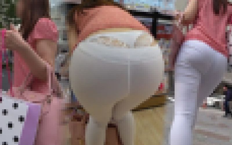 【フルHD 高画質】白パンお姉さんの爆尻！！大胆な突き出しからのハミ下着に大興奮！！