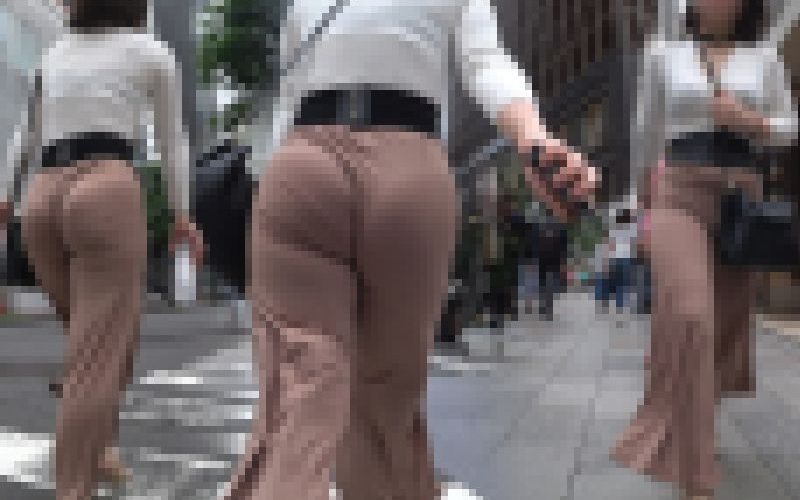 【超高画質】暴れ狂うデカ尻美人妻！！ケツの形を露わに晒して市中の男の視線を浴び日頃の不満をぶちまけてるのでしょう。。