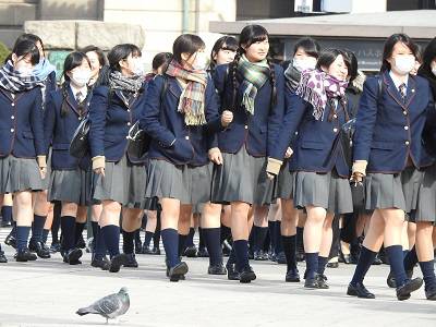 制服姿の女のコを撮影しました！！７０