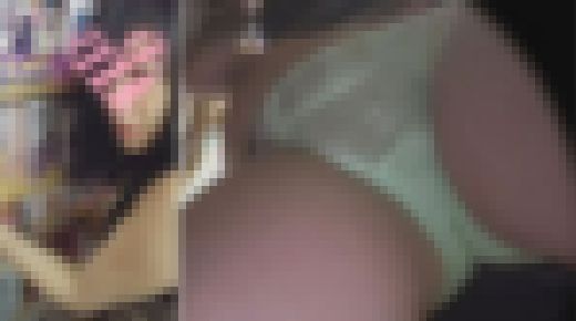 【書店痴漢】『いやっ、すごい出ちゃう…?』スタイル抜群のお姉さんが膣いじられ大量潮吹き　清楚ぶってるだけでオチ〇ポ大好き淫乱女w