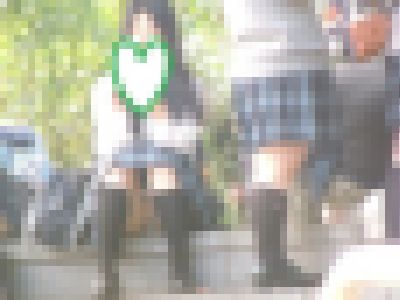 制服姿の可愛いコを発見！！（ＦＨＤ）大変です！！パンツが見えてますよ２１