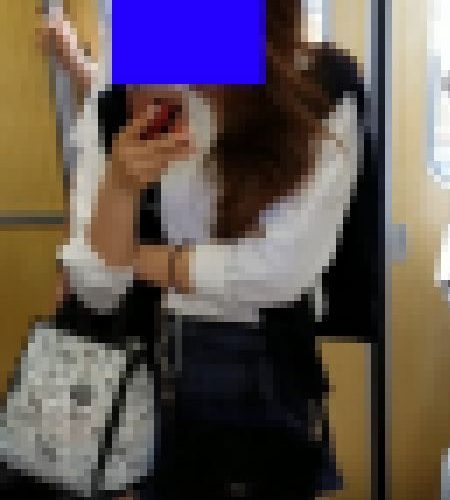 小柄なJKのピンクパンツ