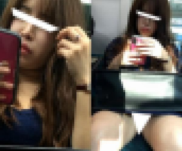 (電車対面）(顔出し)パンストあんよのひらき具合と厚いくちびるがエロ過ぎた…えっちなボディのOLさんを観察してみました!!