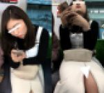 (電車対面）(顔出し)巨乳ちゃん…ロングスカートフロントスリットが悩ましい…可愛い女子大生さんを観察してみました!!