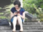 お座りお姉さん発見！！（ＦＨＤ）大変です！！パンツが見えてますよ８８