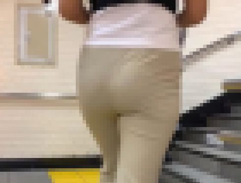 【2名・ムニッと柔らかそうな尻肉着衣尻】