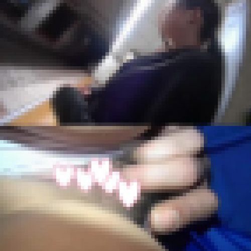 電車でリアル痴漢21 綺麗すぎる美人OLさんのアソコに指を入れる