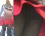 パンチラ盗撮 OLさん 超ミニスカの中身は黒地に白の水玉パンツ