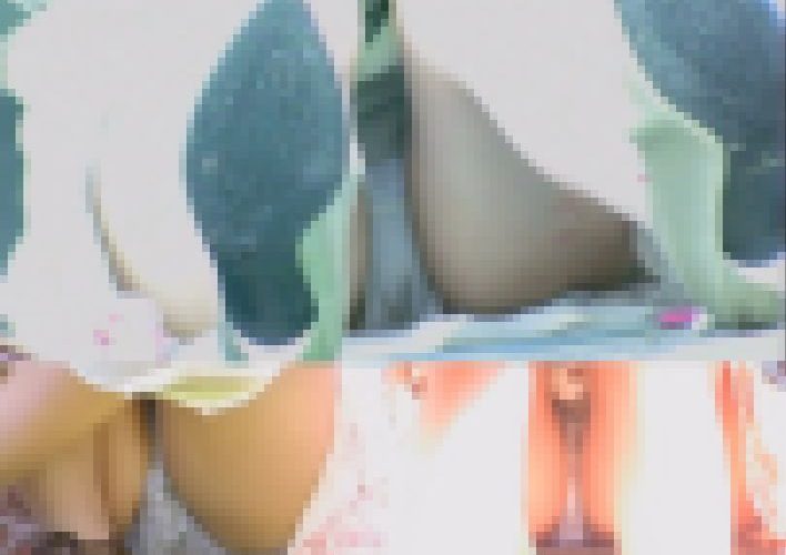 Cっぽい子のあどけないパンチラ！