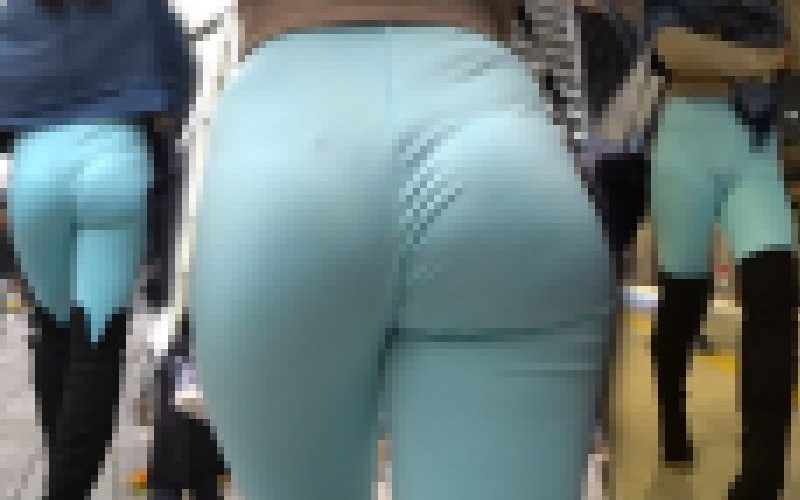 【高画質】真っ青なレギンスが皮膚と同化してケツがえらい事になってますｗｗ