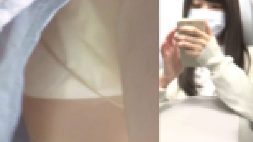[★新作][★顔出し]パンチラ盗撮 アイドル系かわいい女子大生 白パンツを電車内でこっそり撮影