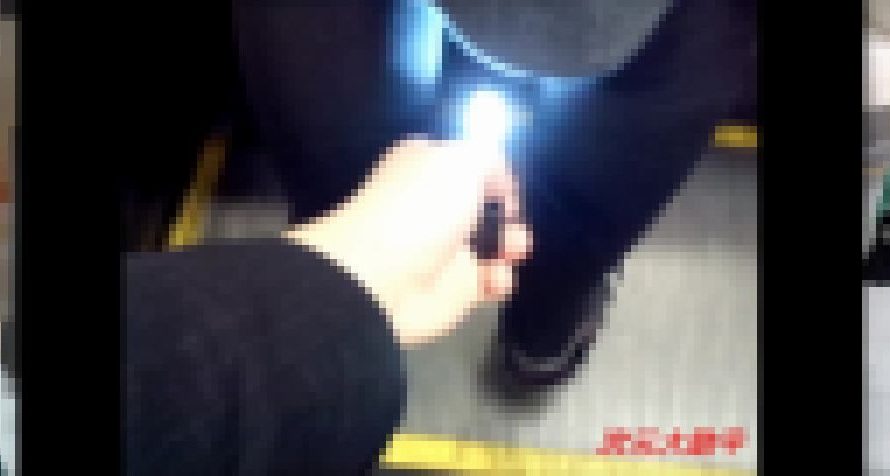 至高の逆さ撮りの瞬間34！綺麗目スタイル抜群OLのエッチな赤Pを覗いてみました