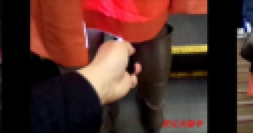 至高の逆さ撮りの瞬間36!ギャップでエッチすぎです！紫テカPで羽根つきです。眼鏡美人OLさん