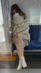 【期間限定顔出し】かわいいゆるふわJDのスト越し白パンティ（電車対面パンチラ）