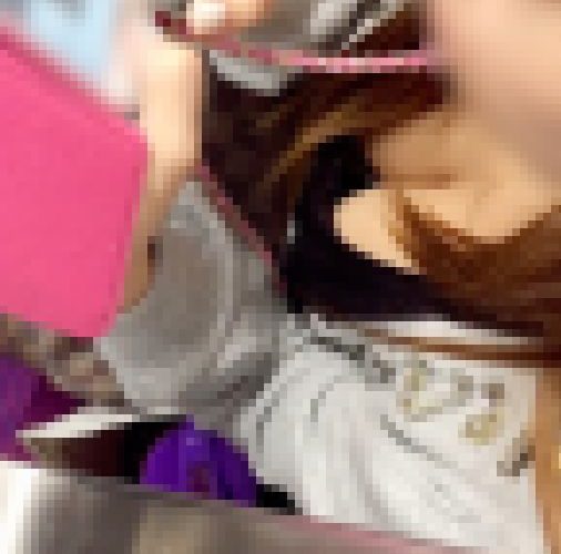 【胸チラHD画質】ボリューム満点！巨乳ギャルの胸チラ＆ブラチラ