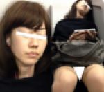 (電車対面）(顔出し）うとうと…うとうと…お健やかなお顔をして…お健やかに意識まどろむ人妻OLさんの無防備なお姿を観察してみまし