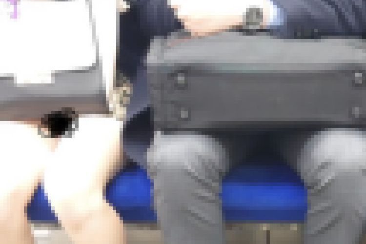 電車対面　ミニスカ③
