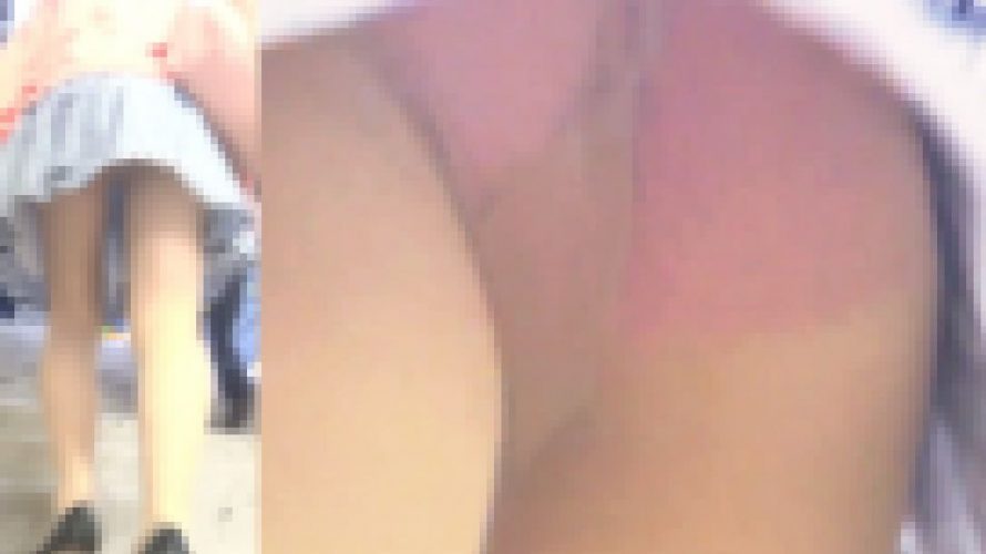パンチラ盗撮 OLさん ピンクパンツに急接近