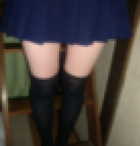 本物制服撮影　ツインテール　セーラー服　ミニスカニーハイ画像　2