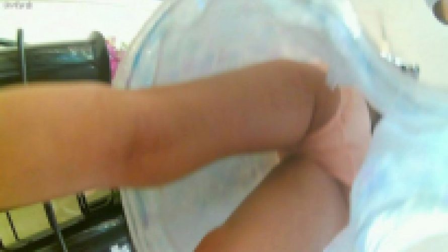 可愛いピンクのパンツを逆さ撮り水色ワンピースの中を【動画】ヤバッち 015と012セット販売