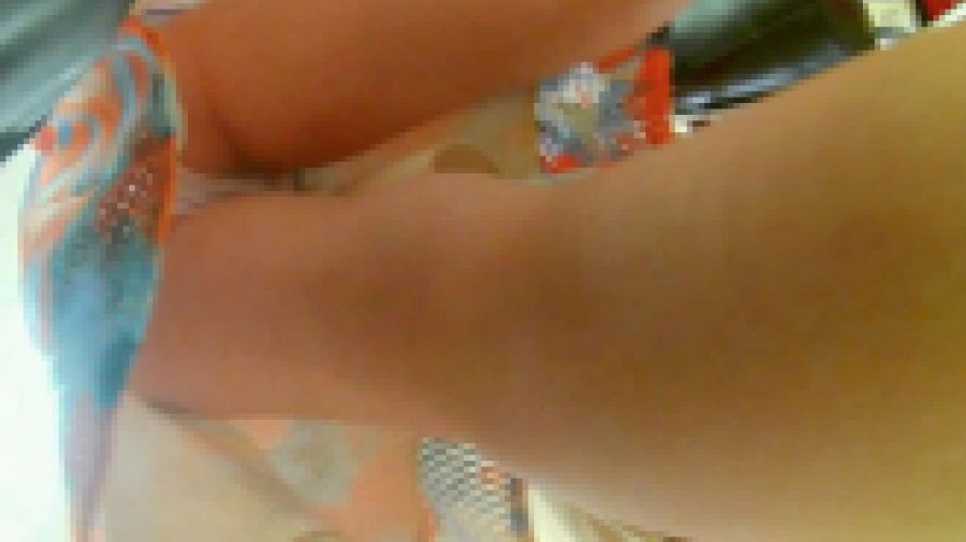 逆さ撮りエロいピンクと白のパンツプリ尻にフル勃起！【動画】ヤバッち 012と014セット販売