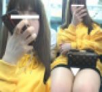(電車対面）(顔出し）ミニミニタイトスカートをお召になって攻め過ぎちゃった女子大生さん…最後は恥ずかしさのあまりお顔を伏せちゃい