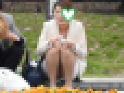 お座りお姉さん発見！！（ＦＨＤ）大変です！！パンツが見えてますよ３１