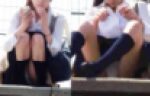 駅のホームでずっとパンチラしている女の子が撮れました