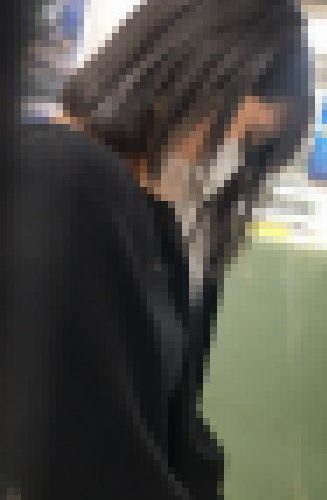 ﾊﾞｯｸﾘ開いた胸元を異様に気にする女良を視姦＾＾