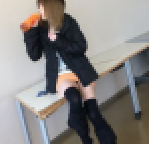 【I LOVEニーソ】ミニスカパンチラ