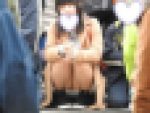 Ｍ字で？皆さんが見ている場所で？お座りお姉さん発見！！（ＦＨＤ）大変です！！パンツが見えてますよ８１