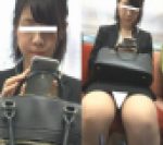 (電車対面）(顔出し）童顔なのに…あどけない顔して…対面にいるサラリーマンを煽るようにパンストあんよをひらくOLさんを観察してみ