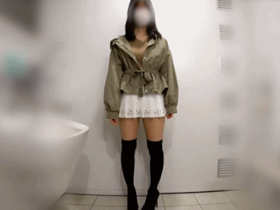 〈全裸編〉【お姉さんのスカートの中の秘密】歩くたびにチラ見えする生尻と想像超えのハリのある生美乳！