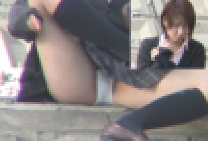 J○ 純白 股間 大股開きパンモロ撮影