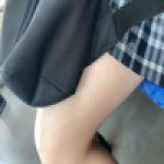 寝ているJKの太ももを接写
