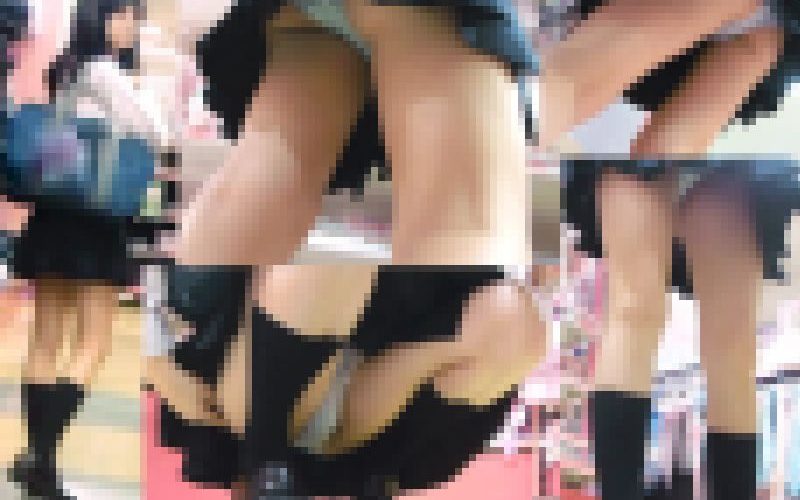 ワレメにくっきり大開脚パンチラにお尻突き出し逆さパンチラ！ミニスカ女子をたっぷり盗撮