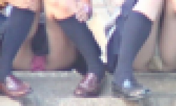 J○制服2人組  股開き 同時パンモロ