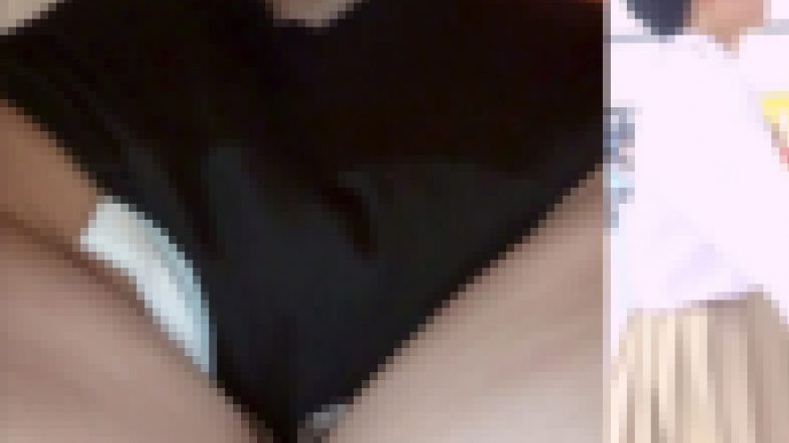 [★新作][★顔出し]パンチラ盗撮 ボーイッシュ女子 黒パンツに超接近 ナプキン付き